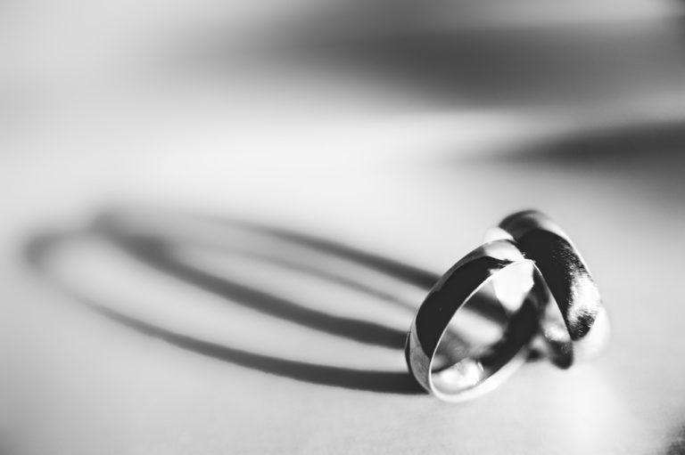 Eheringe im E-Commerce: Warum Schmuck immer öfter online gekauft wird