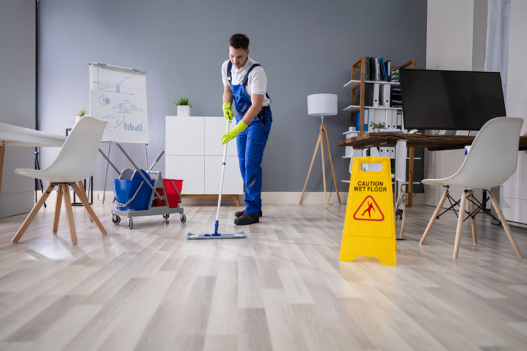 Hygiene im Betrieb durch gezielte Reinigungsmaßnahmen verbessern