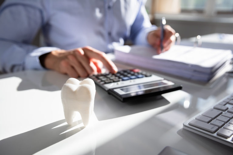 Factoring: Auch für den Zahnarzt sinnvoll?