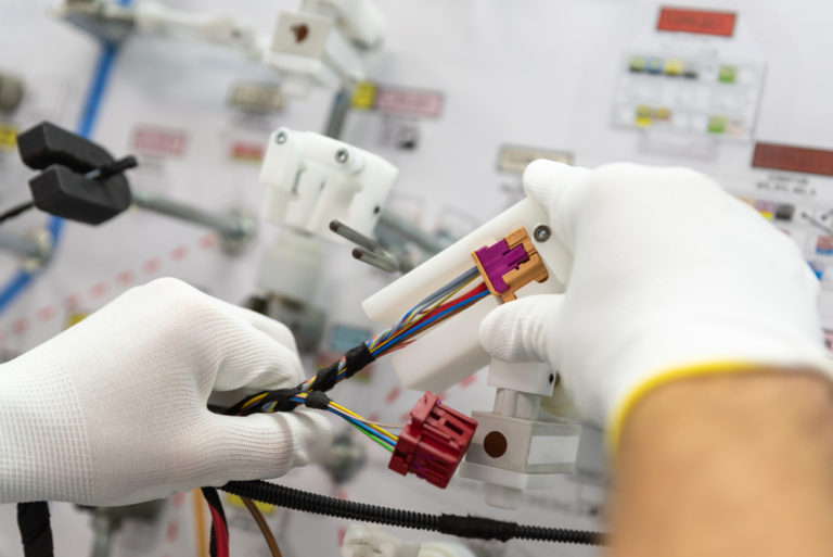 Kabelkonfektionierung in der Industrie: Komplexe Herausforderungen meistern